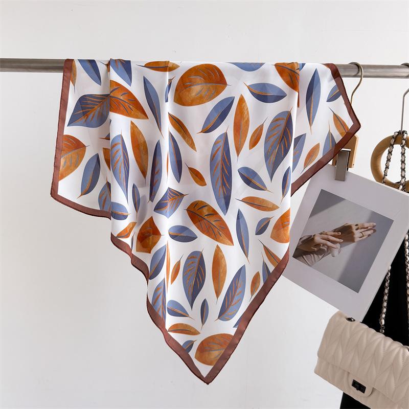 Luxury Bags Mini - Luxe Merk Print 70 Cm Vierkante